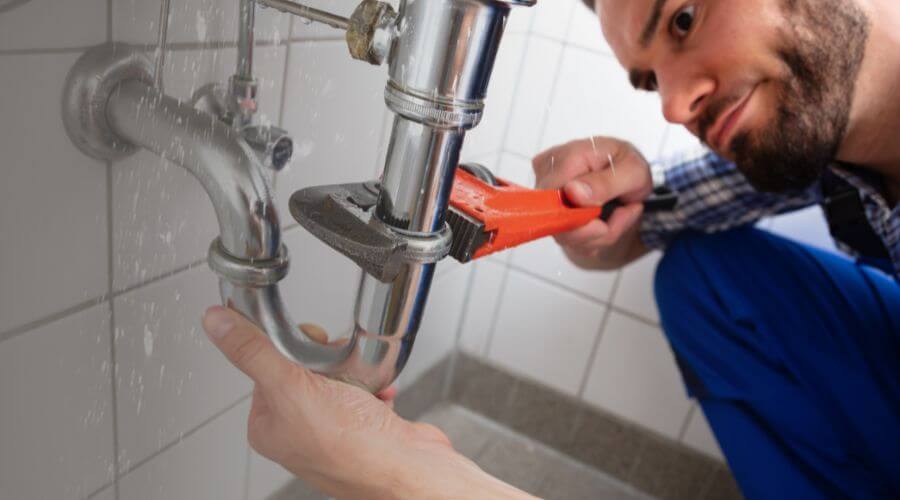 Professional same day plumber services in Ebro, FL